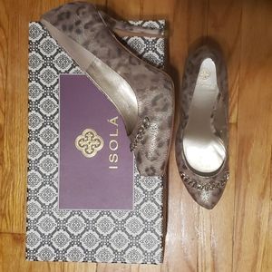 Shoes/size 10, Brand/Isola, Tan Leopard w/gold link chain accent, cush footbed